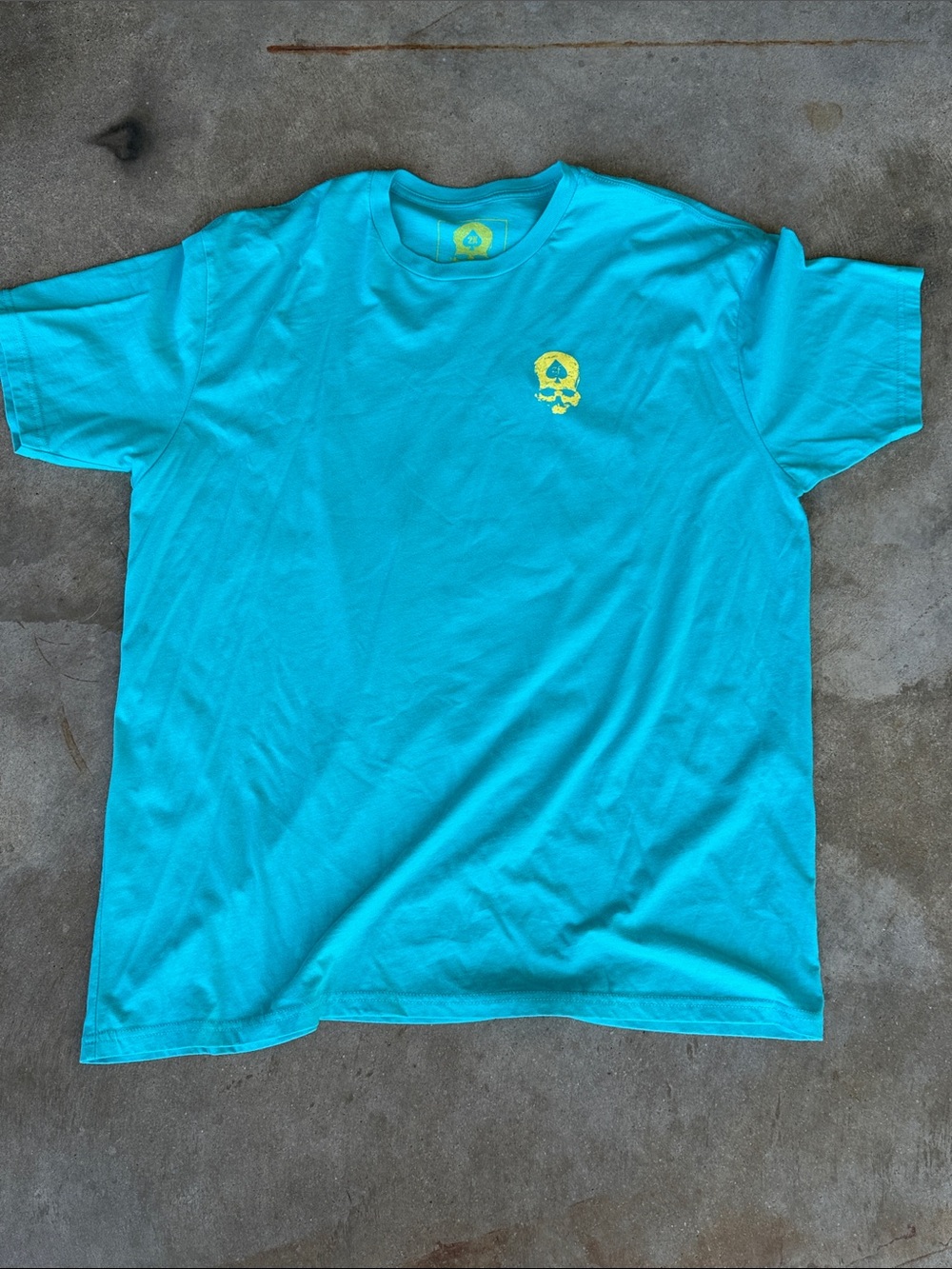 Men's Turquoise Short Sleeve Graphic Tee with Yellow Skull Accent